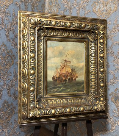 Havscene med sejlskibe, signeret Chardin, i forgyldt ramme (109)