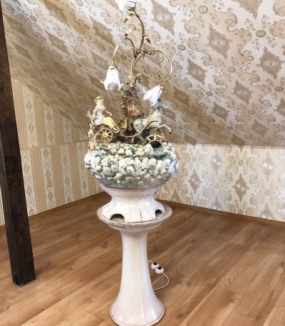 Springvand med lampe, meget fine detaljer, figurer, i fungerende stand (156)