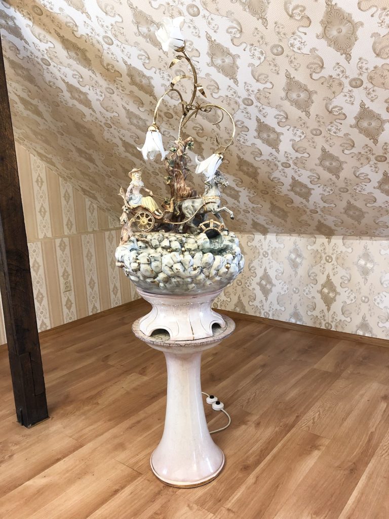 Springvand med lampe, meget fine detaljer, figurer, i fungerende stand (156)