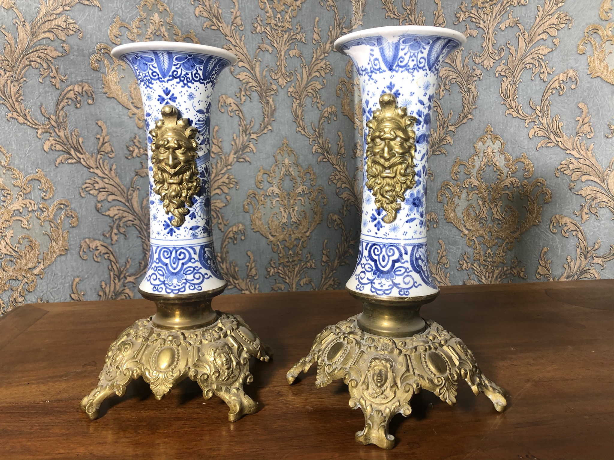 DELFT vāzes ar bronzu, 2 gab., vienai nepieciešama restaurācija (180) - Image 1