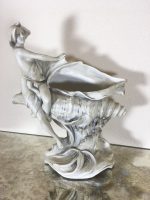 ROYAL DUX Jūgendstila porcelāna vāze, figūra, gliemežvāka formas, vidēja izmēra (165)