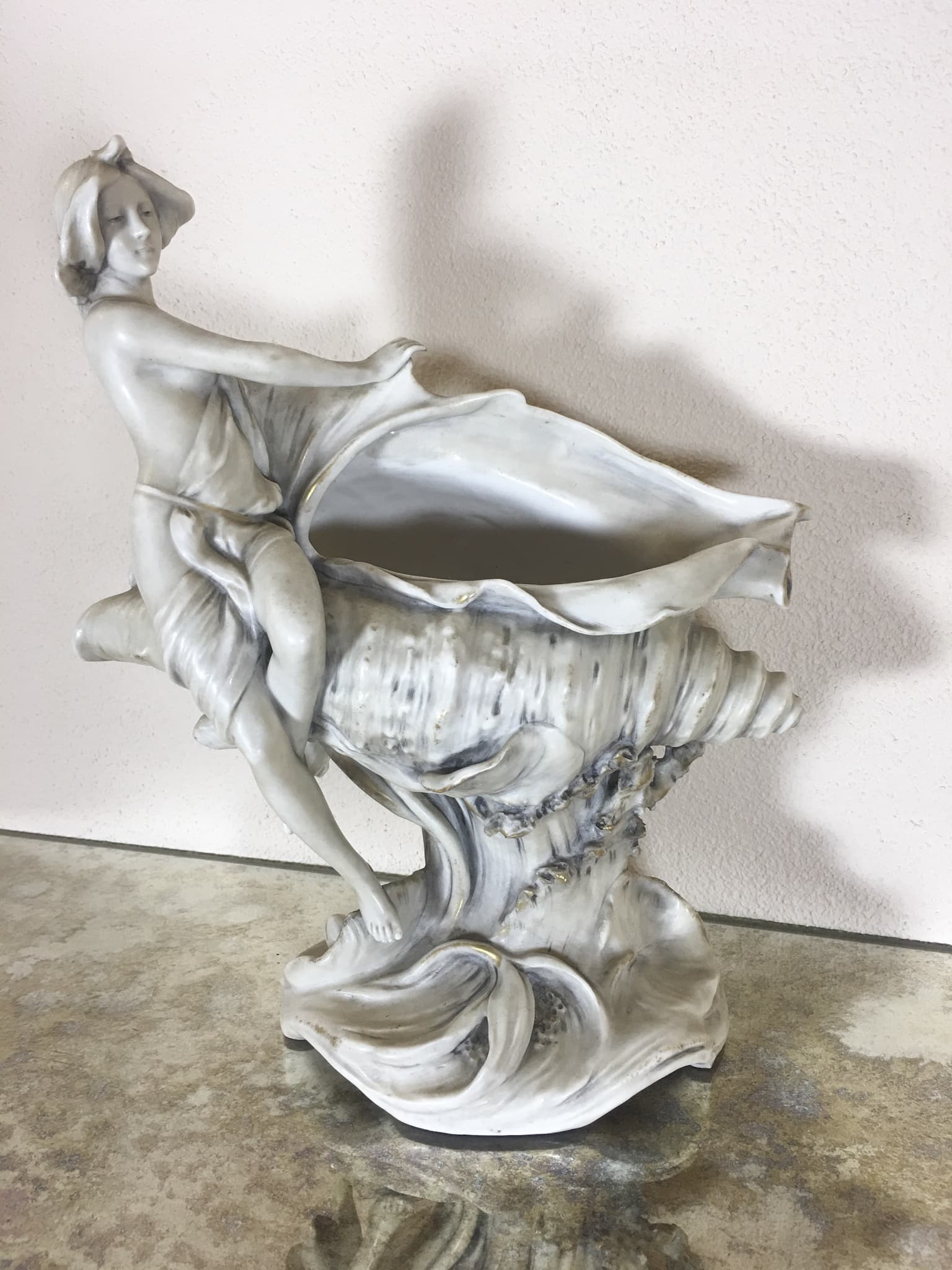 ROYAL DUX Jūgendstila porcelāna vāze, figūra, gliemežvāka formas, vidēja izmēra (165) - Image 1