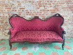 Liela izmēra sofa, vīnsarkanā krāsā (615)