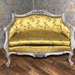 Antīka divvietīga koka sofa ar dzeltenu zīda audumu — Historicisms, 19.gs. beigas (32)