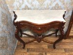 Sarkankoka konsoles un spoguļa komplekts ar marmora virsmu — Luija XV stilā (Mahogany Console Table and Mirror Set in Louis XV Style) (23) - Image 5