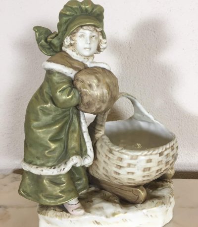 ROYAL DUX porcelænsfigur 1918-1958, mellemstor (190)