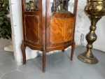 Eleganta koka vitrīna ar bronzas detaļām — vēlā historisma (neoklasicisma) stilā, (Luxury Wooden Display Cabinet with Gilded Mounts — Late Historism Style) (2000) - Image 4