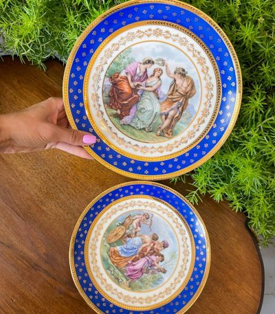 Smalki porcelāna šķīvji, 2 gab. pieejami (3404)