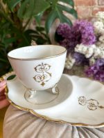 Balta Porcelāna Krūzīte ar Apakštasīti, ar Zelta Krāsas Iniciāļiem, Liela Izmēra (41020) - Image 2