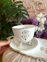 Balta Porcelāna Krūzīte ar Apakštasīti, ar Zelta Krāsas Iniciāļiem, Liela Izmēra (41020) - Image 6