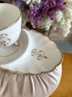 Balta Porcelāna Krūzīte ar Apakštasīti, ar Zelta Krāsas Iniciāļiem, Liela Izmēra (41020) - Image 5