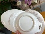 Balta Porcelāna Krūzīte ar Apakštasīti, ar Zelta Krāsas Iniciāļiem, Liela Izmēra (41020) - Image 16