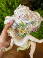 Porcelāna Salvešu Turētājs pie Sienas ar Smalku Detalizāciju un Enģeli (3385) - Image 7