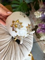 Balta Porcelāna Krūzīte ar Apakštasīti, ar Zelta Krāsas Iniciāļiem, Liela Izmēra (41020) - Image 10