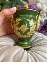 Porcelāna Trauks ar Vāku, Maza Izmēra, Tumši Zaļš ar Zelta Krāsas Detalizāciju (4102) - Image 3