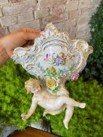 Porcelāna Salvešu Turētājs pie Sienas ar Smalku Detalizāciju un Enģeli (3385) - Image 3