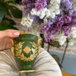Porcelāna Trauks ar Vāku, Maza Izmēra, Tumši Zaļš ar Zelta Krāsas Detalizāciju (4102)