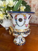 Maza porcelāna vāze ar skaistu detalizāciju — Meisenes stilā (Small Porcelain Vase) (3293) - Image 2