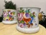 Porcelāna Kašpo ar Roku Gleznotu Ziedu Pušķi un Lauvas Galvām — M. Caffy, Limoges, Francija (4475) - Image 12