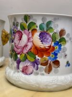 Porcelāna Kašpo ar Roku Gleznotu Ziedu Pušķi un Lauvas Galvām — M. Caffy, Limoges, Francija (4475) - Image 9