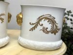 Porcelāna Kašpo ar Roku Gleznotu Ziedu Pušķi un Lauvas Galvām — M. Caffy, Limoges, Francija (4475) - Image 15
