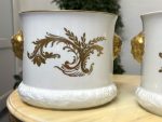 Porcelāna Kašpo ar Roku Gleznotu Ziedu Pušķi un Lauvas Galvām — M. Caffy, Limoges, Francija (4475) - Image 16