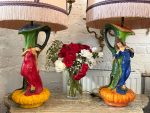 Unikāls jūgendstila galda lampu pāris ar sieviešu figūrām — jūgendstilā (Pair of Art Nouveau Style Ceramic Table Lamps with Maiden Figures) (7012) - Image 2