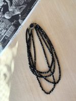 Melna kaklarota vairākos slāņos ar greznu aizdari, vidēji gara (6506) - Image 2