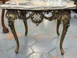 Grezns kafijas galdiņš ar oniksa marmoru — Luija XV stilā (Small Ornate Coffee Table) (7004) - Image 9