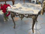 Grezns kafijas galdiņš ar oniksa marmoru — Luija XV stilā (Small Ornate Coffee Table) (7004) - Image 2