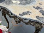 Grezns kafijas galdiņš ar oniksa marmoru — Luija XV stilā (Small Ornate Coffee Table) (7004) - Image 6