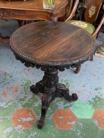 Vidēja izmēra ozolkoka galdiņš ar kokgriezumiem — Napoleona III stilā (Carved Oak Accent Side Table in Napoleon III Style) (7014) - Image 2