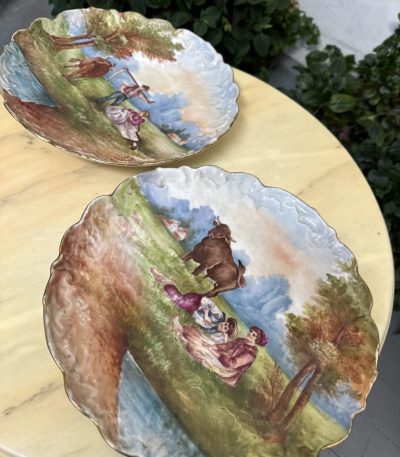 Porcelāna šķīvji, vidēja izmēra, pieejami 2 gab. (4471)