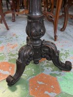 Vidēja izmēra ozolkoka galdiņš ar kokgriezumiem — Napoleona III stilā (Carved Oak Accent Side Table in Napoleon III Style) (7014) - Image 7