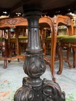 Vidēja izmēra ozolkoka galdiņš ar kokgriezumiem — Napoleona III stilā (Carved Oak Accent Side Table in Napoleon III Style) (7014) - Image 10