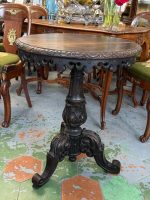 Vidēja izmēra ozolkoka galdiņš ar kokgriezumiem — Napoleona III stilā (Carved Oak Accent Side Table in Napoleon III Style) (7014) - Image 4