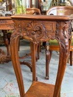 Kokgriezuma puķu galdiņš — Luija XV stilā (Carved Wooden Plant Stand Side Table in Louis XV Style) (7013) - Image 3