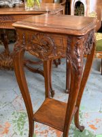 Kokgriezuma puķu galdiņš — Luija XV stilā (Carved Wooden Plant Stand Side Table in Louis XV Style) (7013) - Image 4