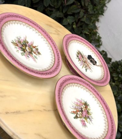 3 gab. porcelāna šķīvji pasniegšanai uz statīva (4501)