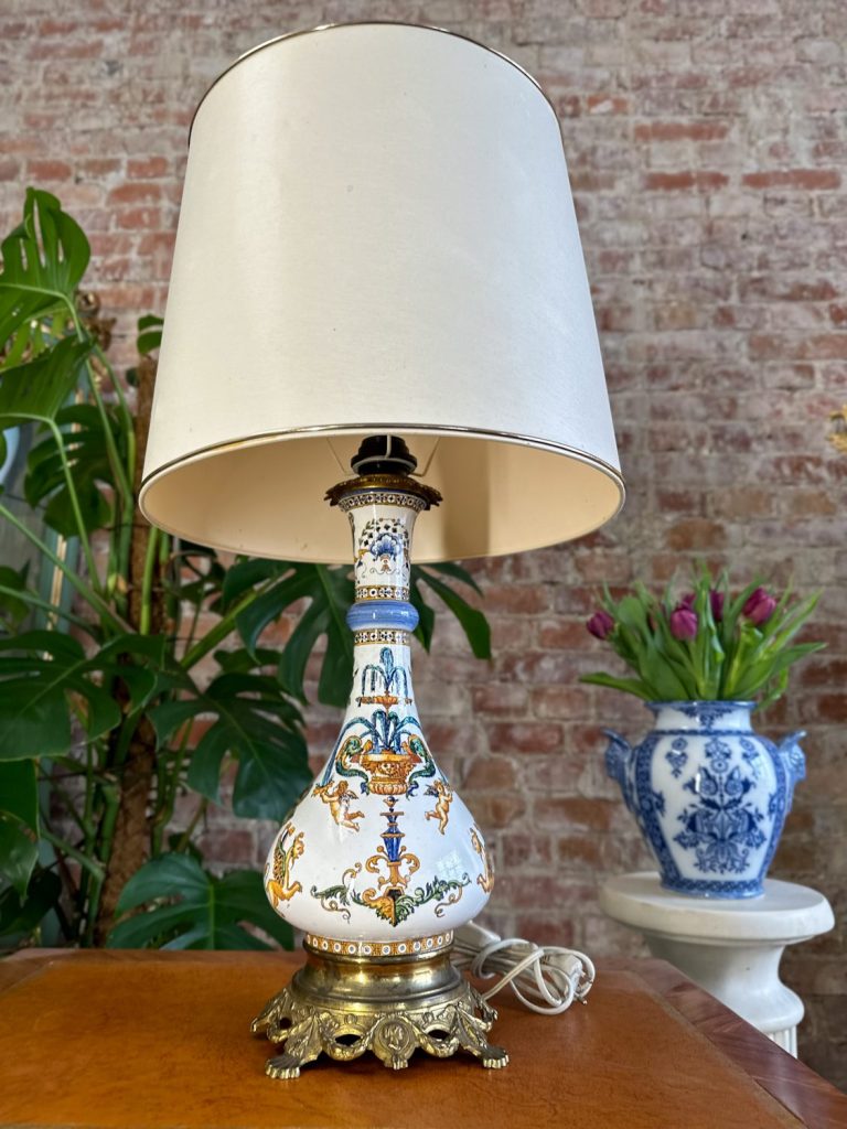 Bordlampe, "Gien", Mellem/Stor Størrelse, Mellem Let (3964)
