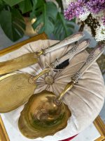 Antīks sudraba un zeltīta metāla (vermeil) 3 daļu servējamo piederumu komplekts (Antique Silver & Vermeil 3-Piece Serving Flatware Set) (4069) - Image 6
