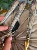 Antīks sudraba un zeltīta metāla (vermeil) 3 daļu servējamo piederumu komplekts (Antique Silver & Vermeil 3-Piece Serving Flatware Set) (4069) - Image 7