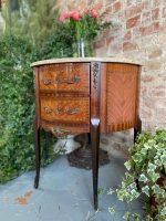 Small to Medium Sized Oak Chest of Drawers with Bronze Details and Marble Top (2907) - Image 6