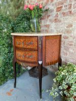 Small to Medium Sized Oak Chest of Drawers with Bronze Details and Marble Top (2907) - Image 7