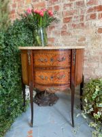 Small to Medium Sized Oak Chest of Drawers with Bronze Details and Marble Top (2907) - Image 2