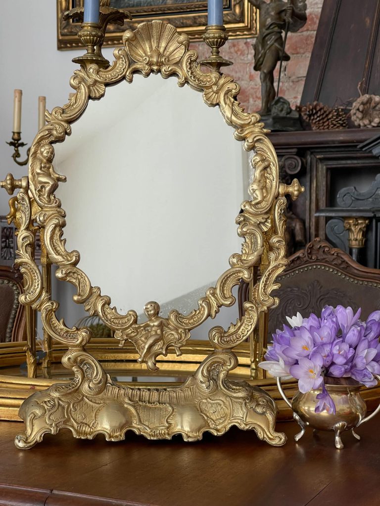 Stor, meget tung bronzebordsspejl med engle (3022)