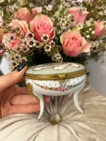 Smalks porcelāna trauks ar gleznojumu un bronzas detalizāciju (3799) - Bild 10