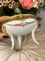 Smalks porcelāna trauks ar gleznojumu un bronzas detalizāciju (3799) - Bild 8