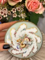 Smalks porcelāna trauks ar gleznojumu un bronzas detalizāciju (3799) - Bild 6