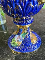 Itāļu vāze ar vāku, tumši zilā/zelta krāsā ar eņġeli un ziediem, Liela izmēra (6674) - Image 5